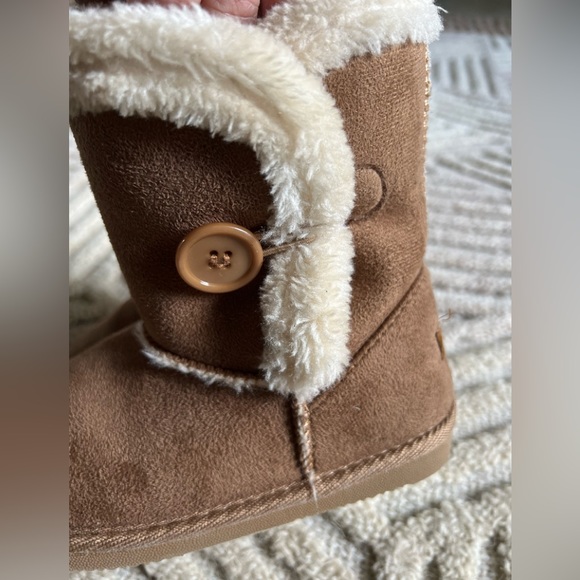 GIRLS BOOTS Sz 12 barely worn - Picture 2 of 8